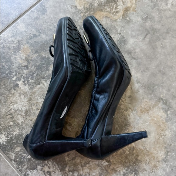 Stuart Weitzman EUC Black Soft Leather Heels with Bow Detail, Size 10.5 - Picture 3 of 8